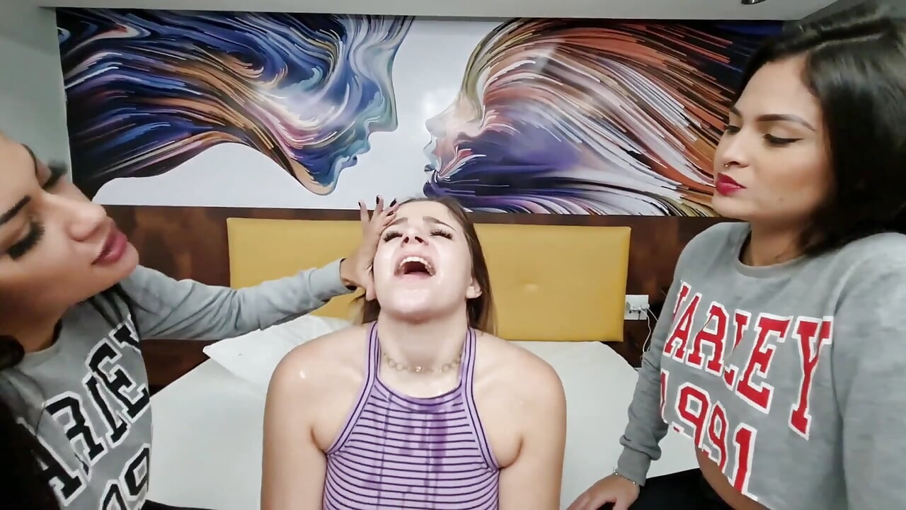 唾を吐く輪姦パーティー極端な唾