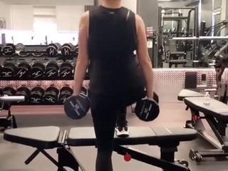 Ariel Winter with blond hair, working out