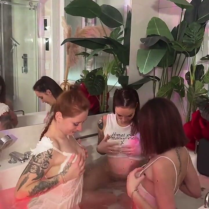 Threesome with Friends, We Touch Each Other in the Bath and We End up Sucking the Same Cock Together!