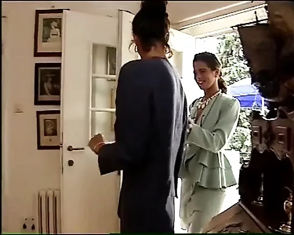 Angelica Bella, Deborah Wells in LA PORNO DOTTORESSA scene 05