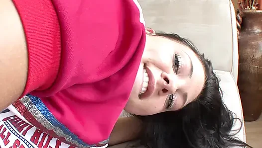 Genç amigo kız bir porno oyuncusuyla tanışmak istiyor