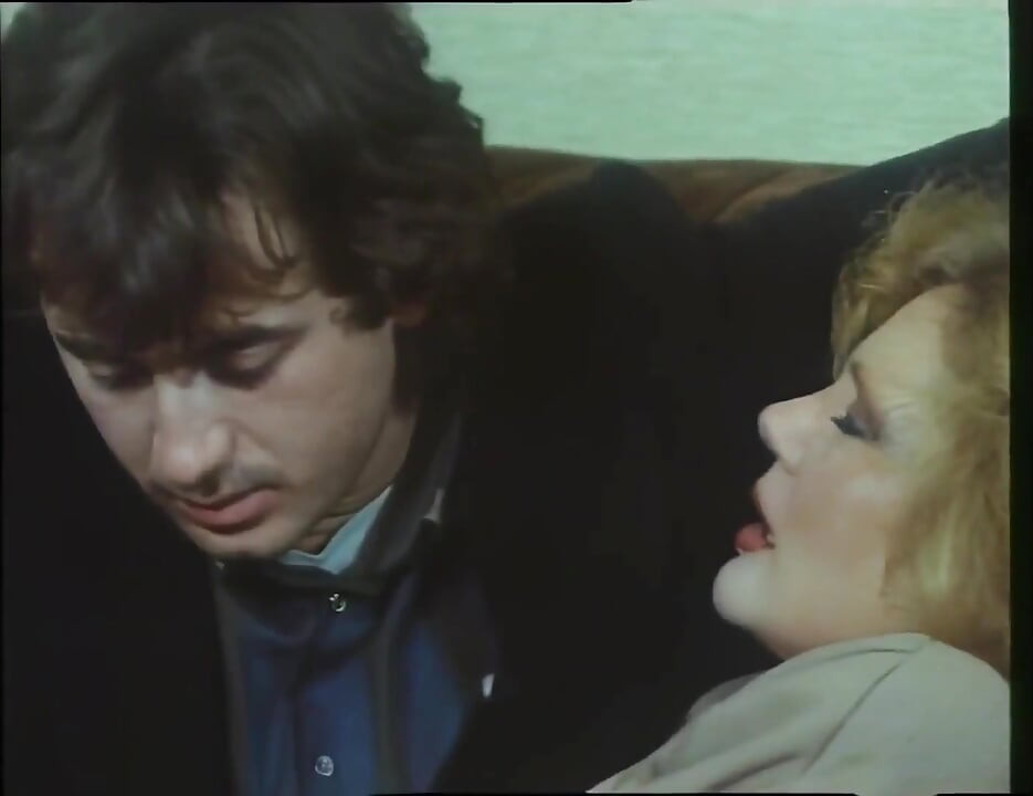 เย็ดหมู่สี่คนวินเทจอิตาลีสําหรับดาราหนังโป๊ Marina Lotar