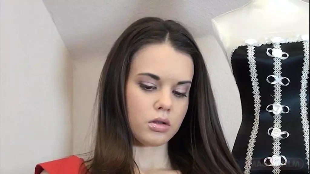 老家伙与一个非常香港的青少年发生性关系