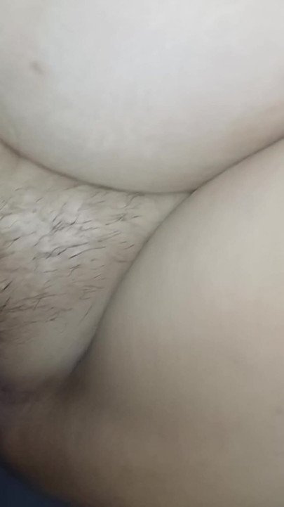 Susjeda MILF dobiva puno sperme i napunjena spermom po sebi | Isječak 1