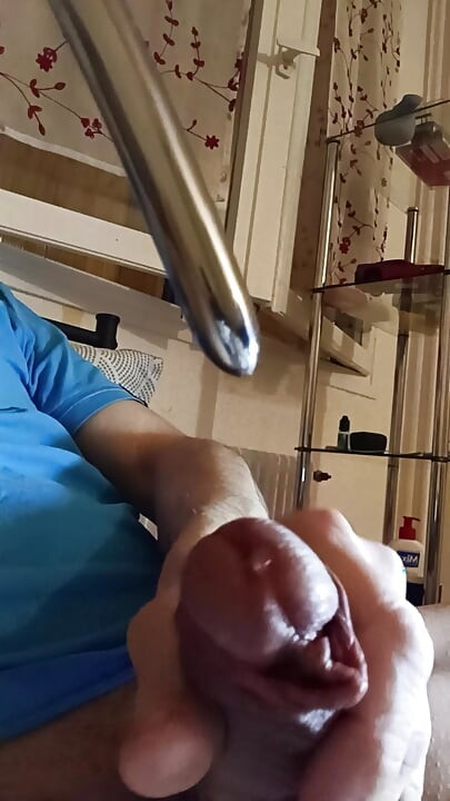 Menyelidiki kontol dewasaku