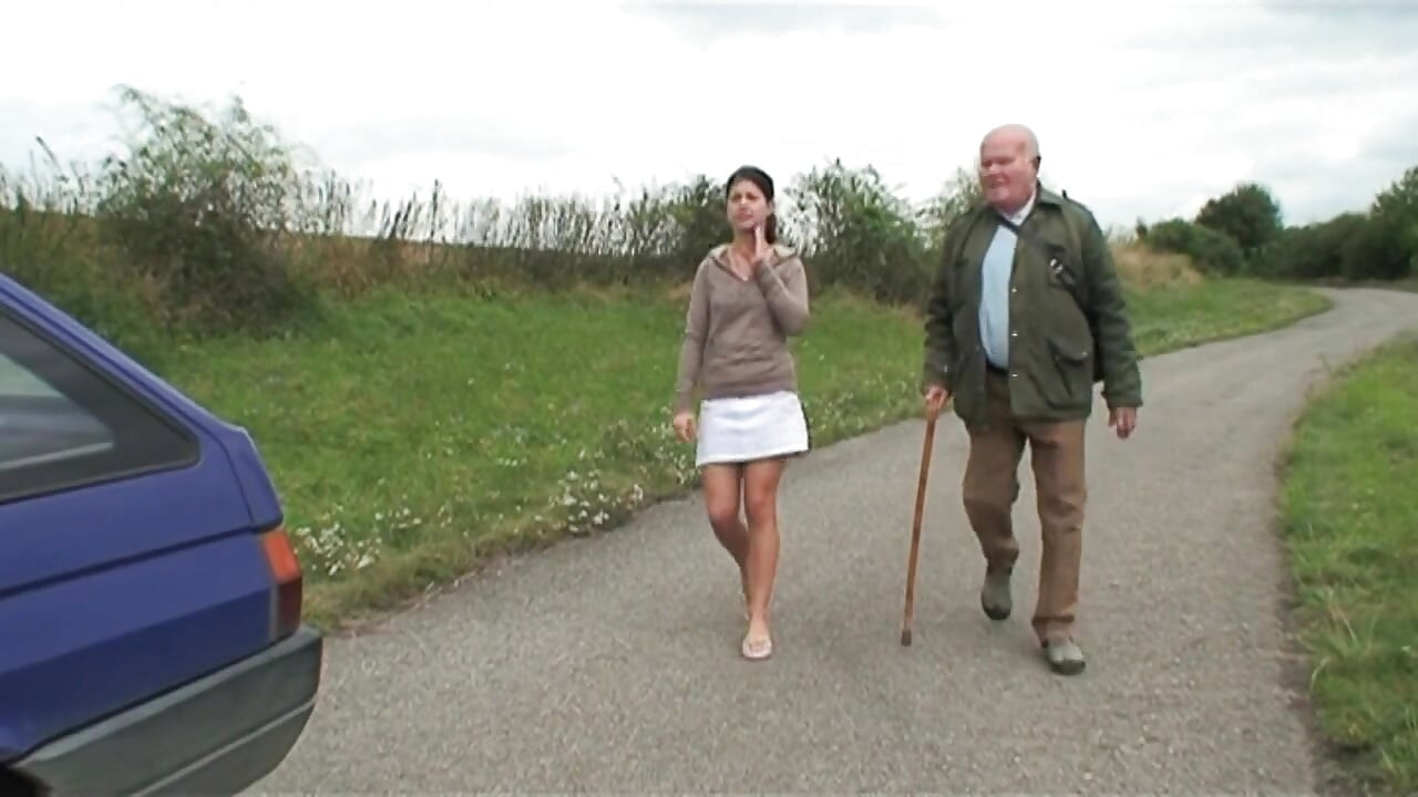 An old pig comes to rescue a young girl with a broken down car