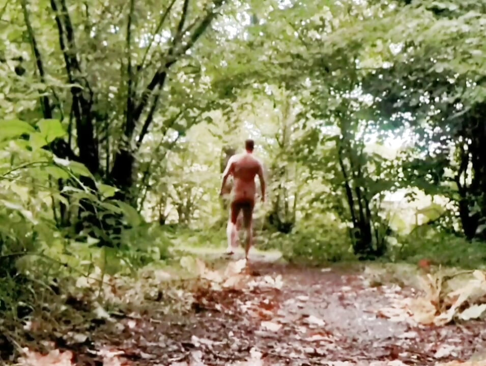 Naturisme. Naturist. Nudist. Bugil di luar ruangan