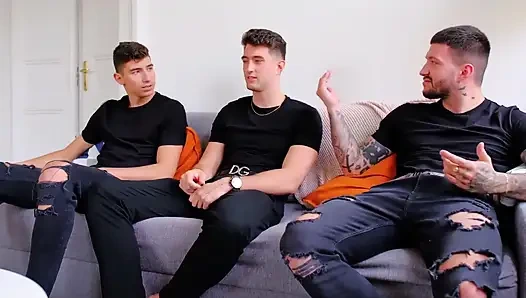 Vahşi grup seks! Tru Kait iki yarağı amına almaya cesaret ediyor!