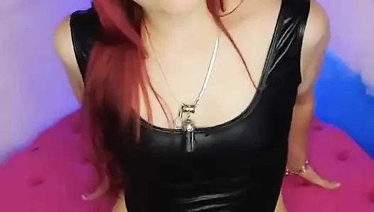 Anda Menemukan Ibu Tiri Hot Anda Syuting Film Porno Di Ruang Tamu!!