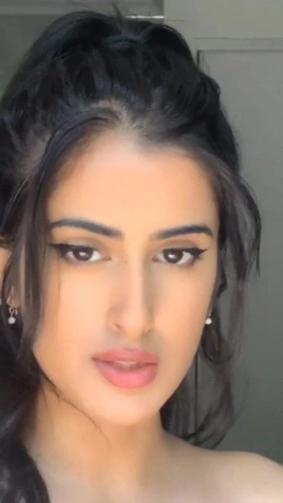 Indian babe is such a turn on
