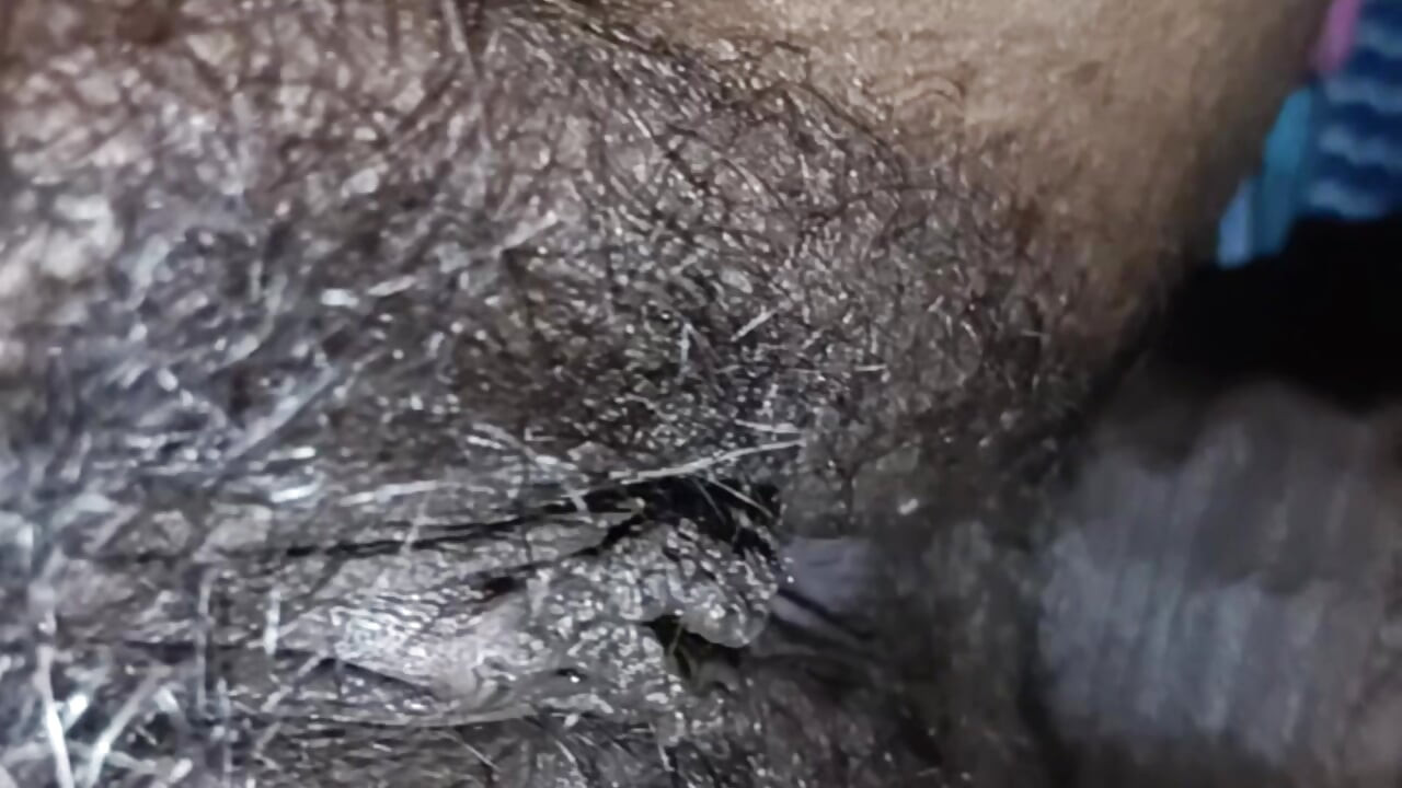 デシの女の子が彼氏と遊びとセックスをする