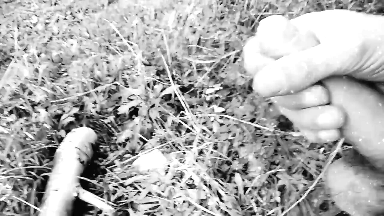 The Zombie Apocalypse Came, I Managed to Escape and It Occurred to Me to Masturbate Fast!