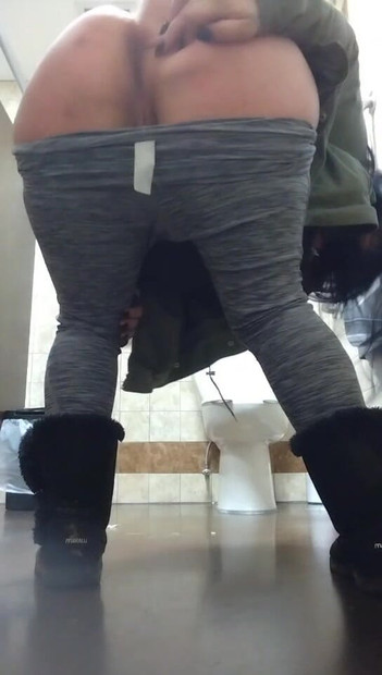 All that ass 👅 wat yo do with it guess you get too see my face