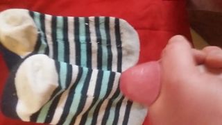Sperma op haar sokken - blauw gestreepte enkelsokken