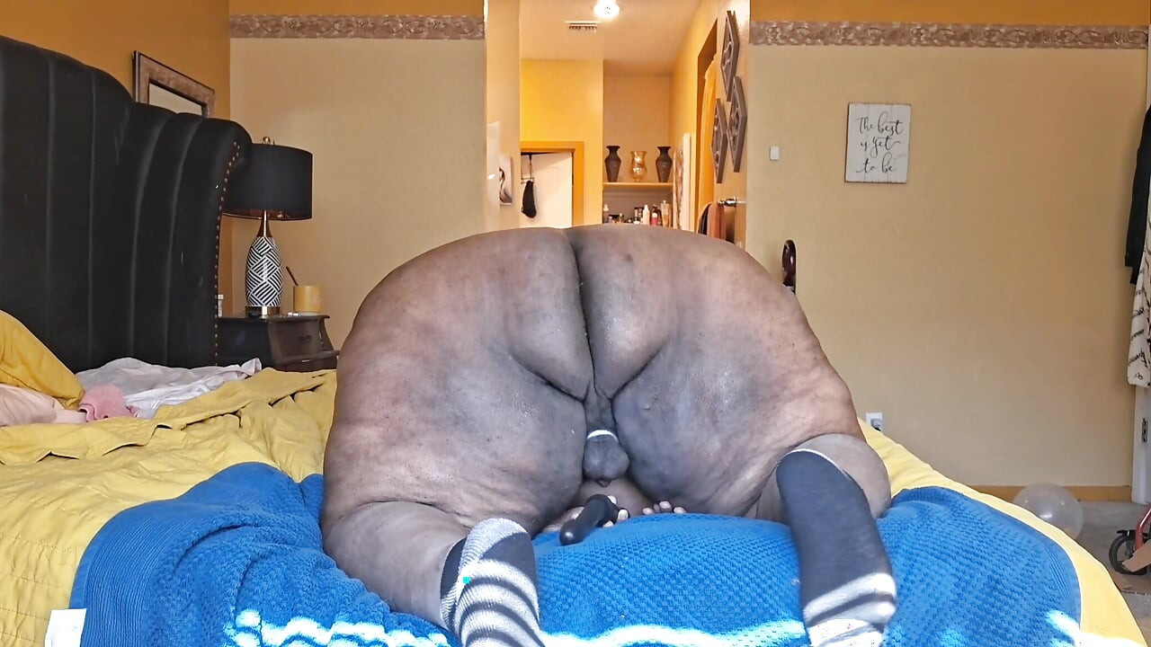Digging in my butt pt. 1