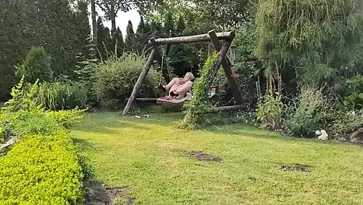 Пока мой вибратор нежно рыдает - среднее разрешение