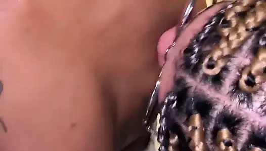 Yetenekli adam Vicky Menage ve Sofie Lolipop ile prezervatifsiz sikişiyor