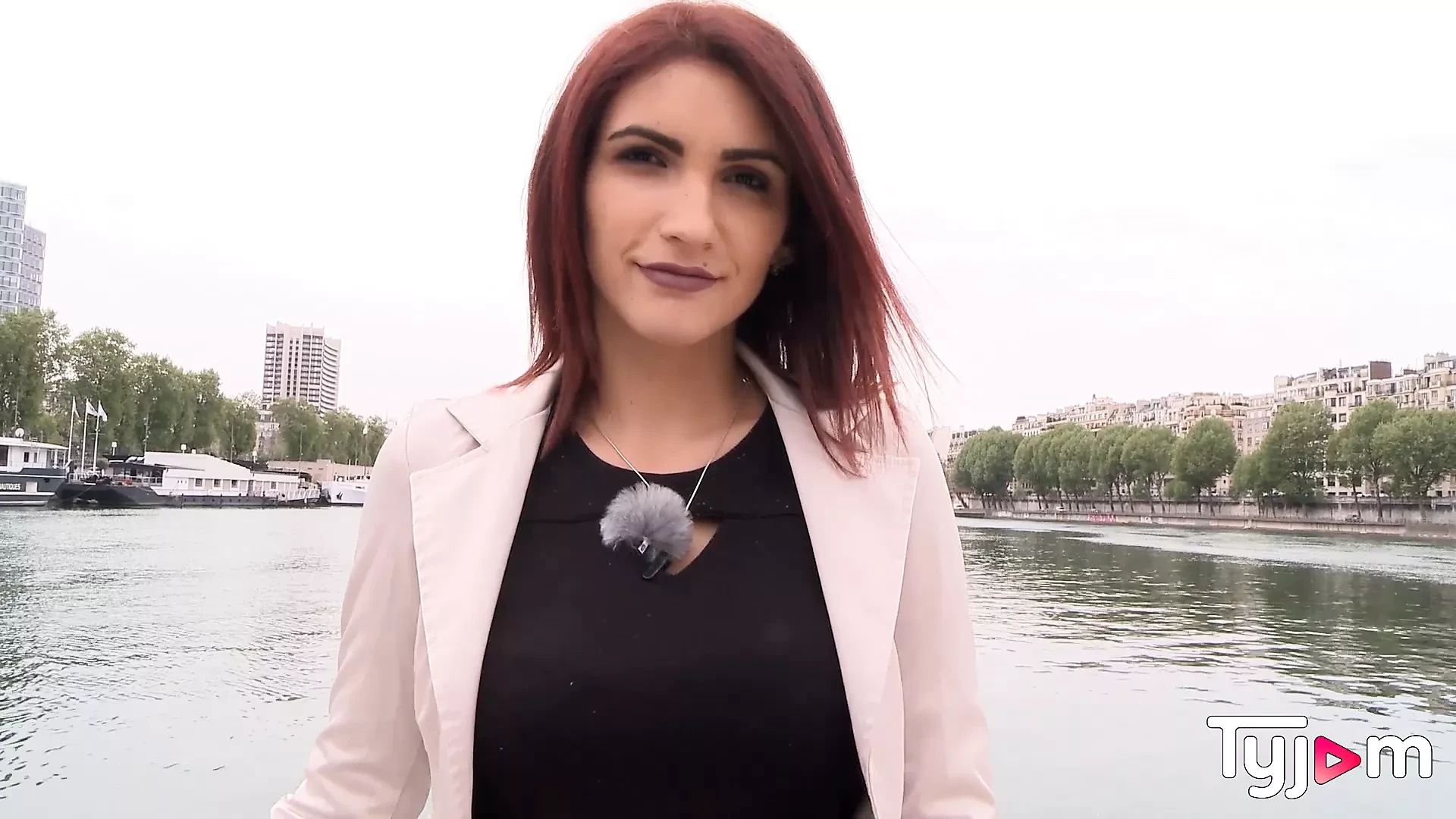 Prelepa amina danger posećuje Pariz i jebe se u dupe