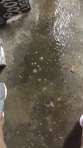 Izložena drolja gadna jess piša u stolici