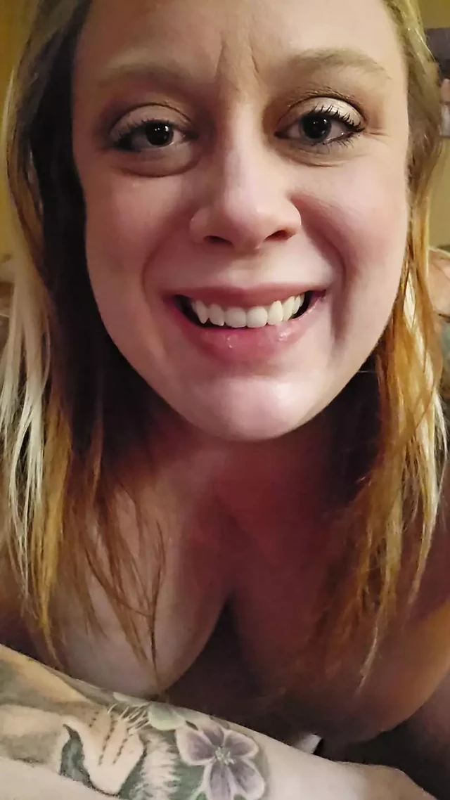 Mommy cums up close, wet pink pussy