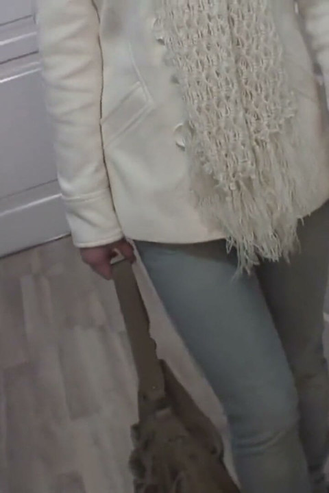 Amateur beautiful teen gets her pussy painted white