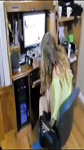 处女兄弟被放荡的继妹电话性交