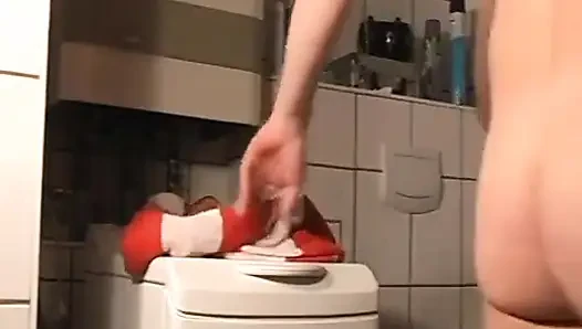 Brünette lässt ihren freund ihren arsch ficken