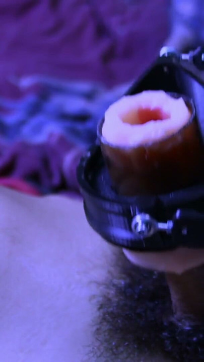 A masturbação automática bdsm mais longa do mundo para um orgasmo suculento | Clipe 3