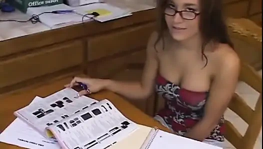 Siswi sange ini dientot habis-habisan sama kontol besar sampai dicrot di muka