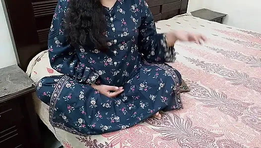 Istri nakal ini menceritakan kekuatan seks suaminya karena dia kesal banget dan menyelesaikan masalahnya