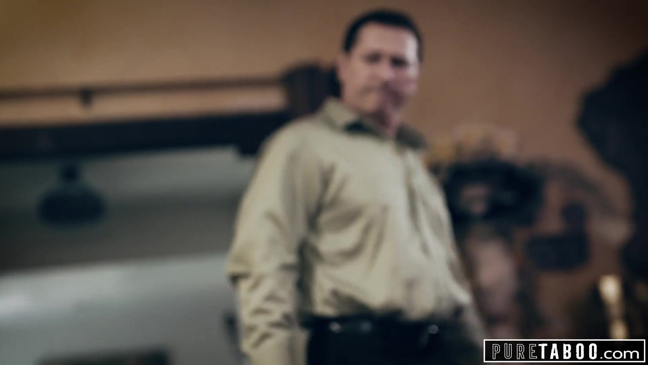 純粋なタブー嫉妬深い息子が継父を誘惑するために継母を誘惑する