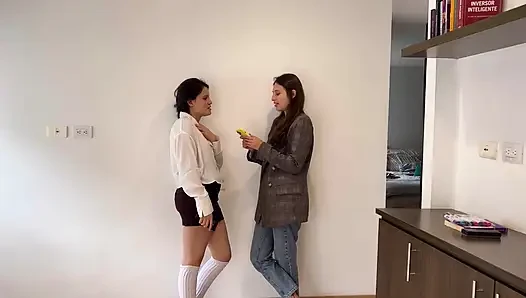 İngiliz öğrencimi sikiyorum... Amcığımı yalıyorum
