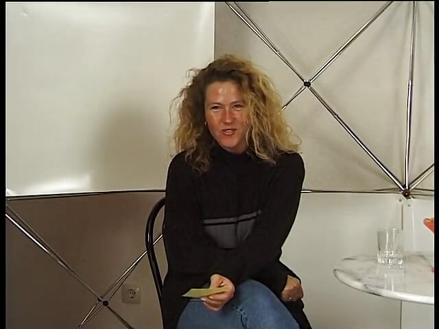 Brunette mature lady blows hard wang at the casting