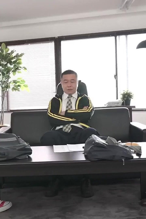 จูบลิ้นที่เต็มไปด้วยน้ําลายและเลียหัวนมอย่างรีบเร่ง! สาวร่านปีศาจตัวน้อย ตอนที่ 1