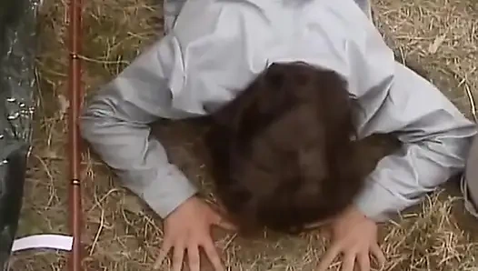 Kadın askerin vajinasında askeri seks