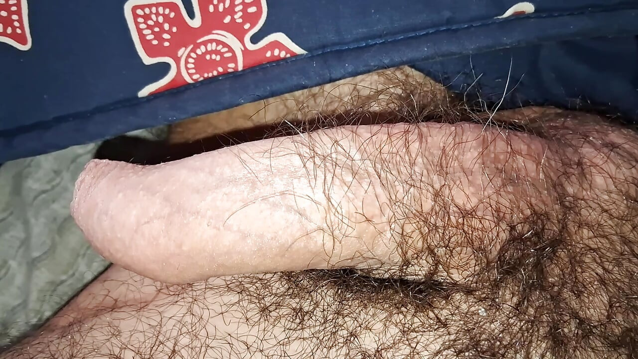 勃起したチンコで目が覚める