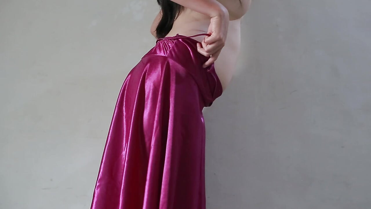 A GIRL WHO WEARS A SEXY SATIN DRESS IN THE LATEST INDO