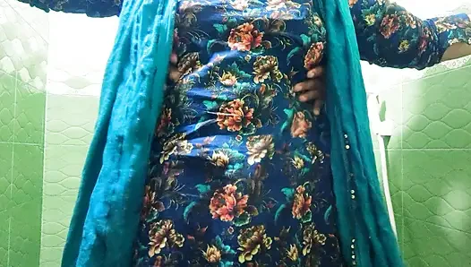 Üvey kız kardeşin banyo zamanı ayini ortaya çıktı - ne olduğuna inanamayacaksınız