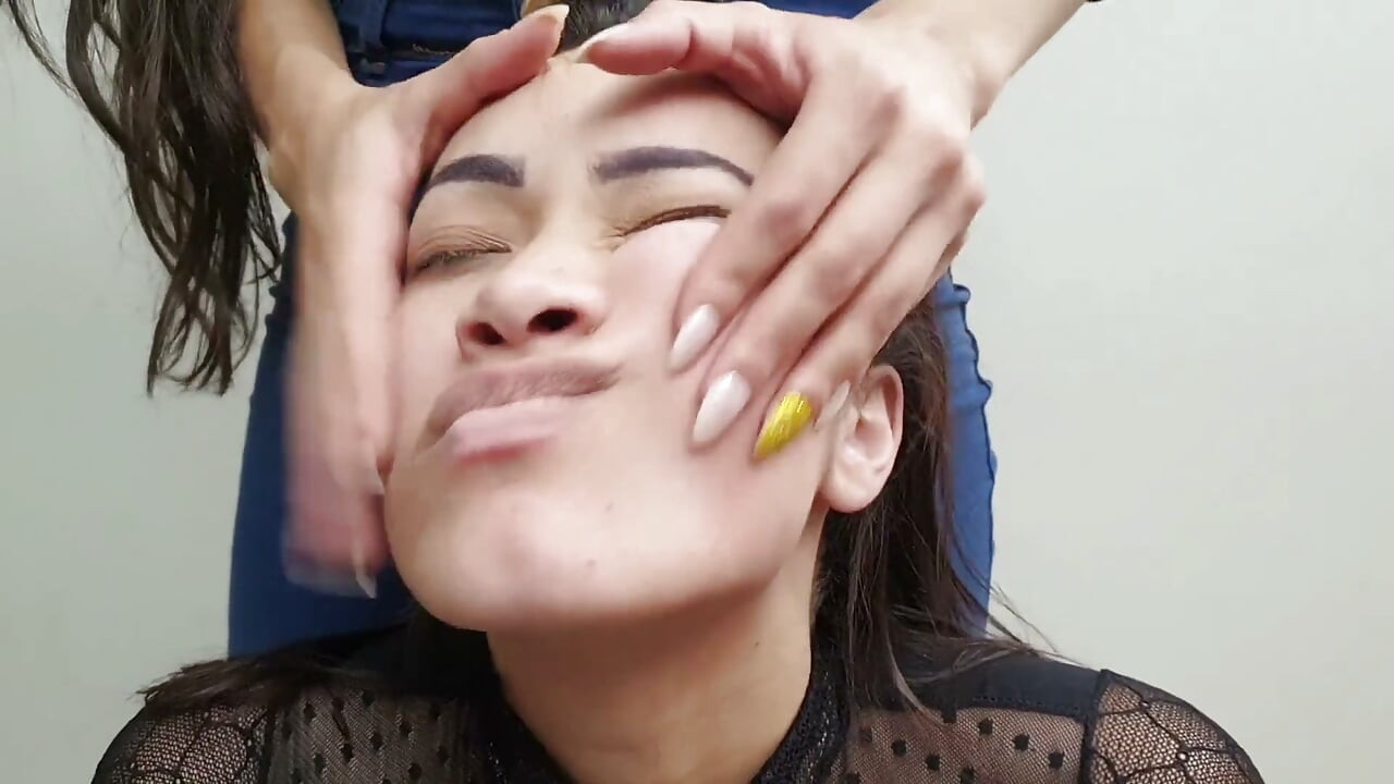 Hands Squeezing Extreme - the Sexy Hands and the Powerful Face Massage