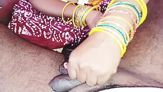 Hintli güzel sari üvey anne üvey oğlu Telugu ile edepsizce konuşuyor.