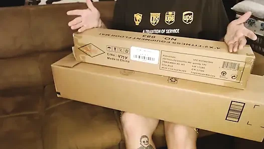 Azgın ev hanımı ups kız amcığını baştan çıkarıyor