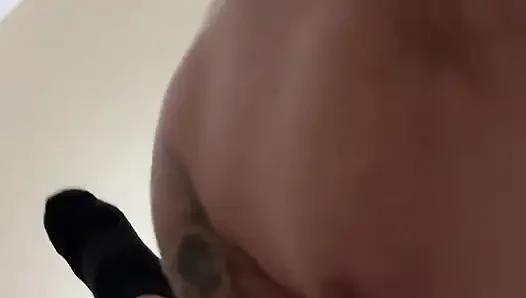 Istri nakal ini dientot habis-habisan di kamar hotel bagian 2