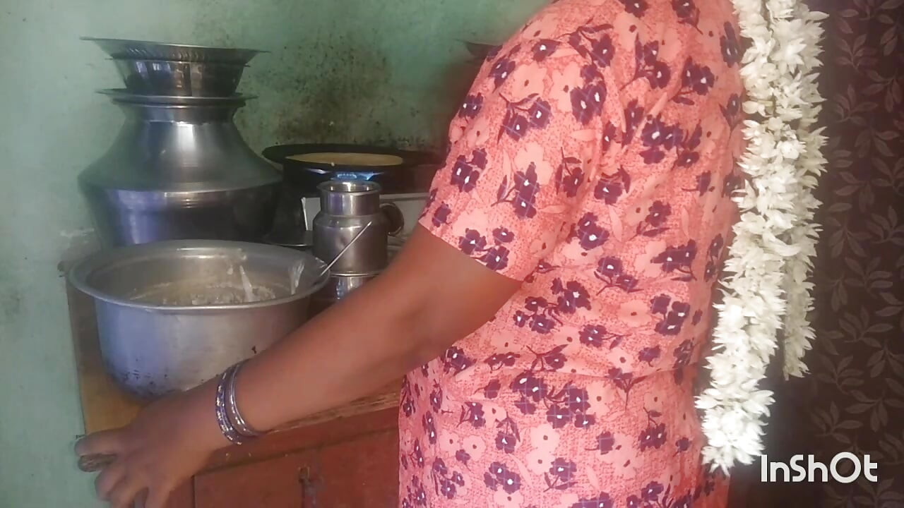 Indian Malayali housewife and uncle kitchen room sex