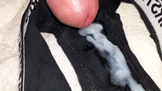 Sperme dans la culotte