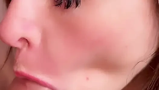 Cewek latina amatir besar lagi asik nyepong (kompilasi)