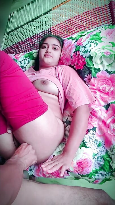 Desi kylän tyttö Nussi tiukkaa pilluaan, ensimmäistä kertaa vittu kotitekoinen xxx video