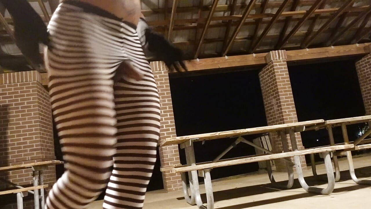 萬聖節特輯：偽娘Momo扭腰晃臀，油亮翹臀