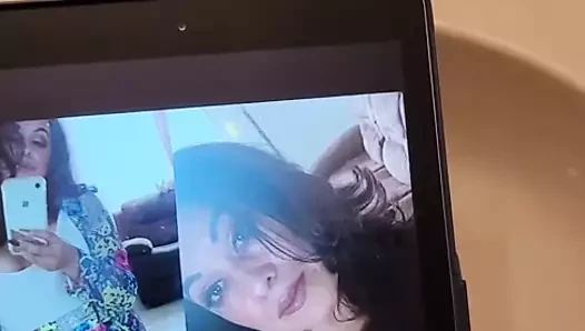 Orta yaşlı seksi kadın boşalıyor