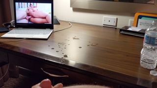 Disparando mi nuez en un hotel