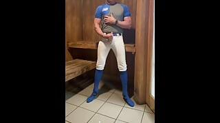 متعة ألفا في غرفة خلع الملابس مع JockDad87 الجزء الثاني